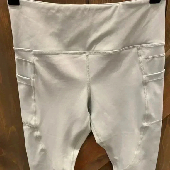 Zyia Mint Light-N-Tight Pocket Leggings Cropped - Picture 2 of 6